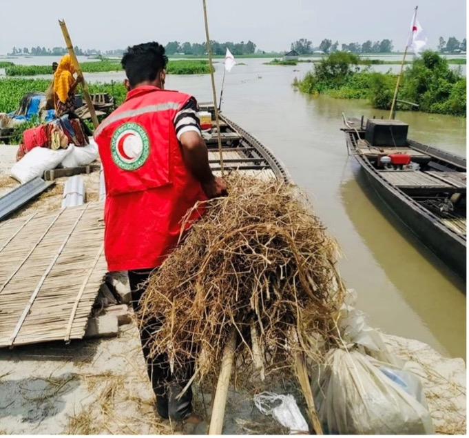 Figure 1 The Bangladesh Red Crescent supporting communities before flooding. (Source: Bangladesh Red Crescent Society). Figure 1 The Bangladesh Red Crescent supporting communities before flooding. (Source: Bangladesh Red Crescent Society).